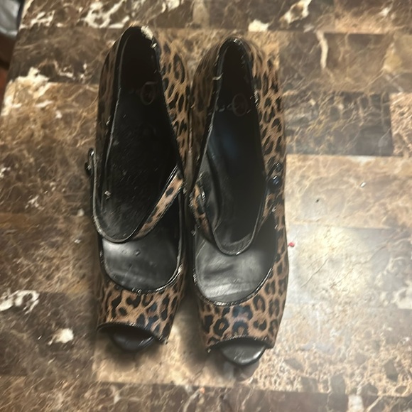 Cheetah heels forever 21  7 1/2 some wear - Picture 1 of 3